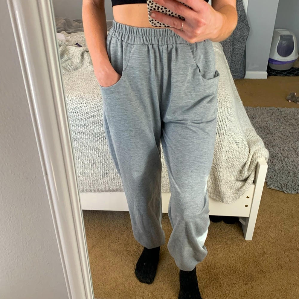 Gray High Waisted Sweatpants Size: Small